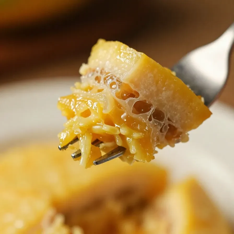 Imagem de uma mesa com receitas feitas com farinha de maracujá, incluindo pães e bolos.